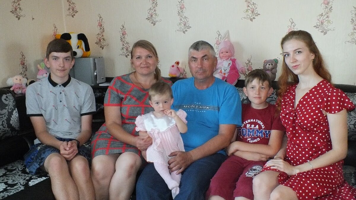 Первые жизненные уроки дети получают в семье. Мы всем составом - от преподавателей до младших учеников)) Фото от 8 июля 2020 года.