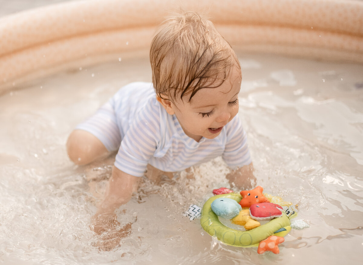 Набор для рыбалки от бренда Fehn с сачком-лягушкой и рыбками-погремушками