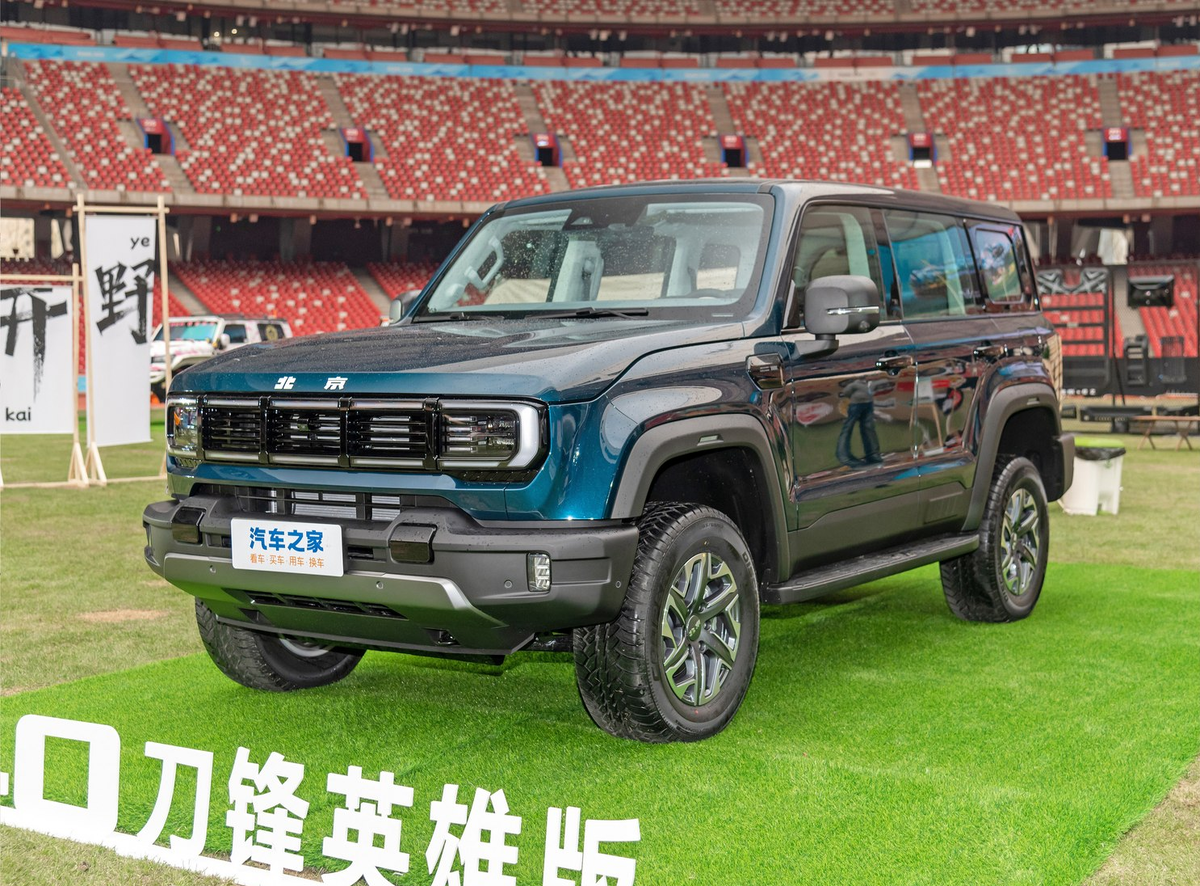 Новый BAIC/Beijing BJ40 Blade Hero Edition – настоящий рамный внедорожник с  дизелем и клиренсом 240 мм | Auto People | Дзен