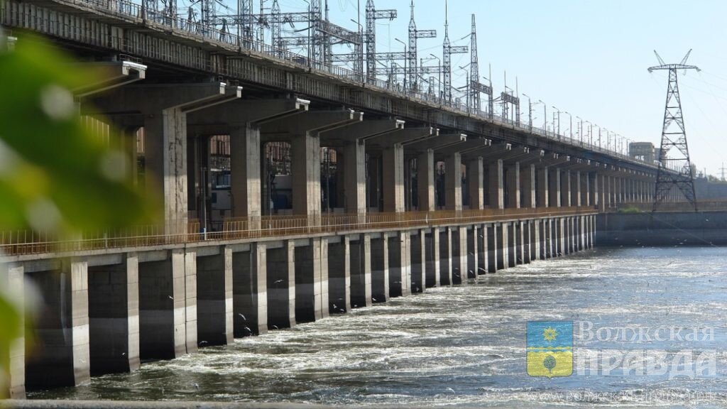     Волжская ГЭС открыла водосливную плотину для пропуска «большой воды»
