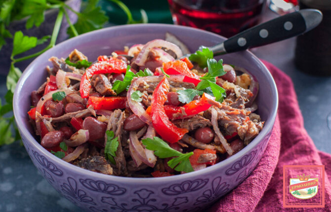 Салат с тушенкой
