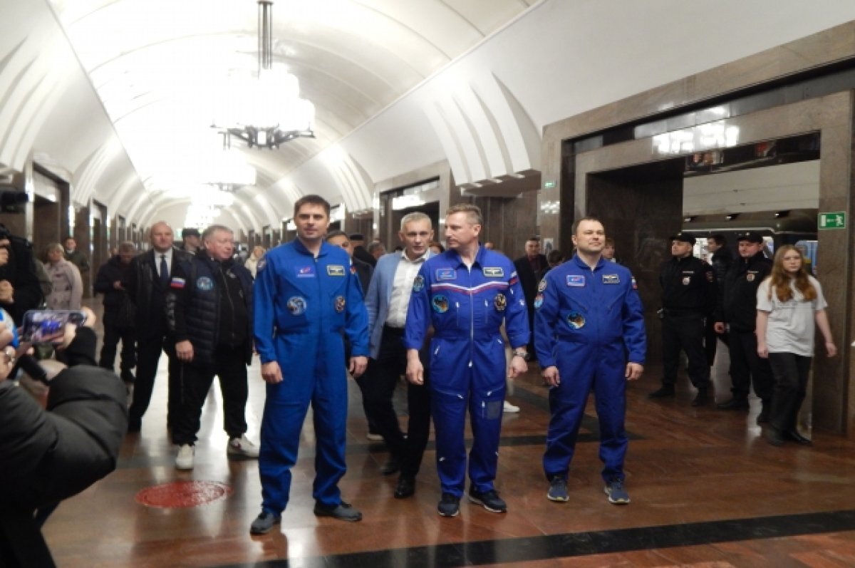 Audi центр екатеринбург на космонавтов. Проспект космонавтов 11д екатеринбург. Проспект космонавтов 62. Космонавтов 80 екб. Салон гагарина екатеринбург.