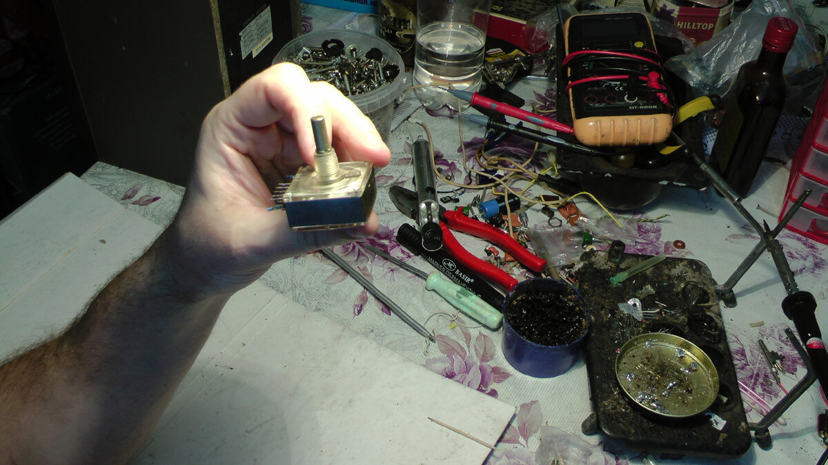 Зашуршали, затрещали регуляторы не вздумай пшикать это в них ...