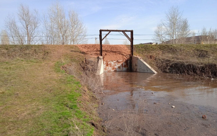    Запас дамбы в оренбургском поселке Кушкуль составляет 2,5 метра Кристина Просвиркина