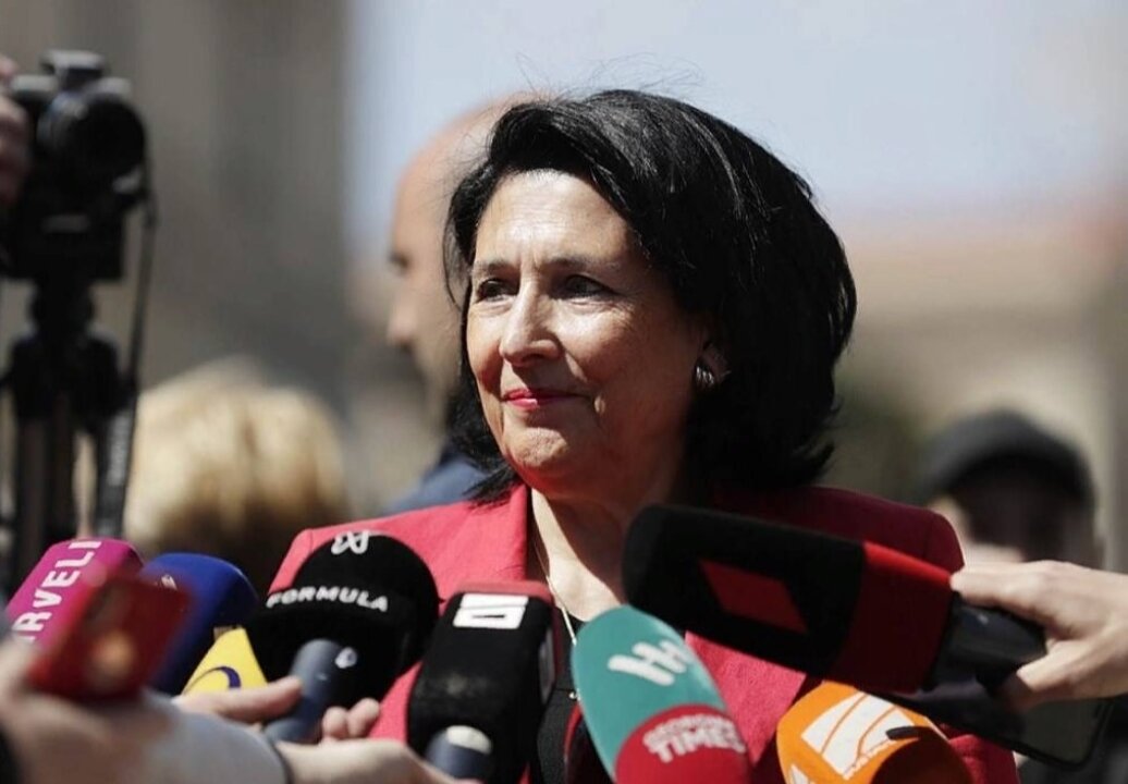    Зурабишвили заявила, что наложит вето на закон об иноагентах