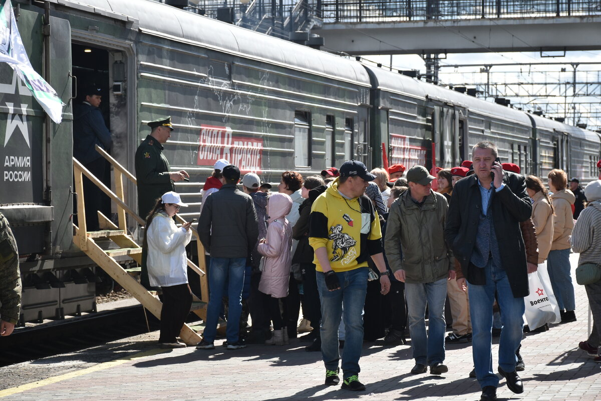 В Омск приехал эшелон с захваченным в бою оружием ВСУ | РИА «Омск-информ» |  Дзен