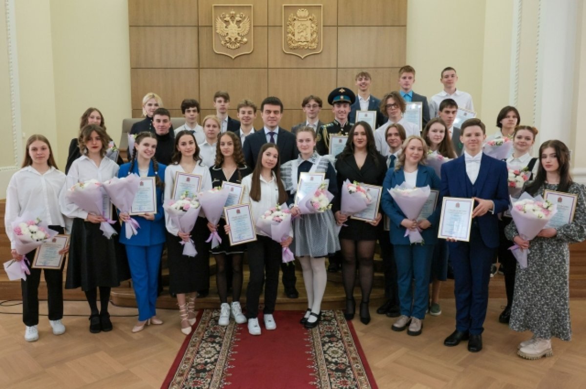    Губернатор Михаил Котюков вручил именные стипендии красноярским школьникам