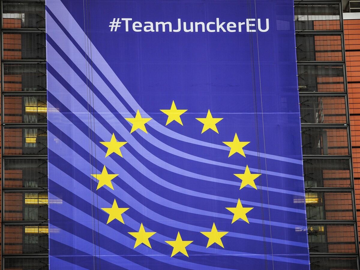    Баннер с символикой Евросоюза на здании Европейской Комиссии в Брюсселе.© РИА Новости / Алексей Витвицкий