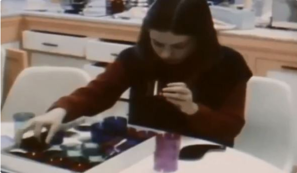 13-летняя девочка весила всего 26 кг. Фото: кадр из документального фильма про Джинни