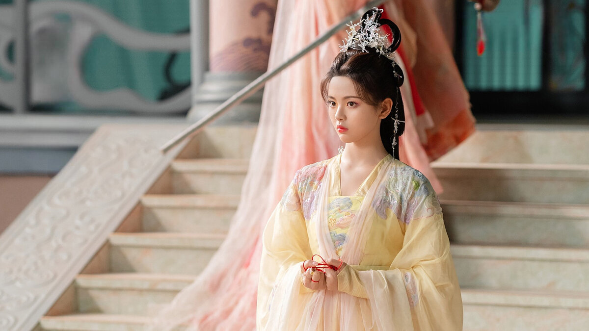 Сян Юнь, которую играет Ян Чао Юэ, — облако, ставшее феей 3000 лет назад. Она фея низкого ранга в брачном павильоне, отвечающая за сватовство смертных. Она любит свою работу и поддерживает тесные отношения с Мастером Красной Нити и Бессмертным Ли.