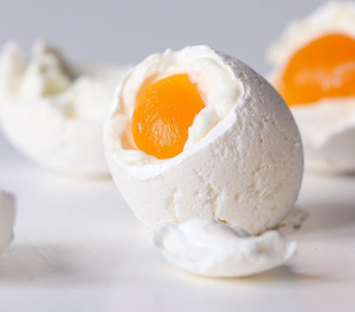 Пасхальные безе с маракуйей и манго