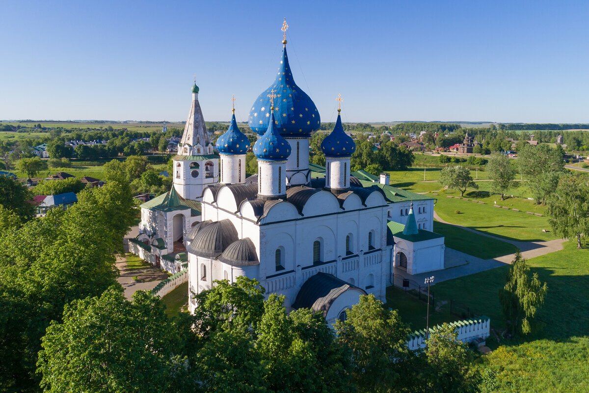 Фотограф А. Солодилов. Суздаль. Ансамбль Рождественского собора и Архиерейского дома