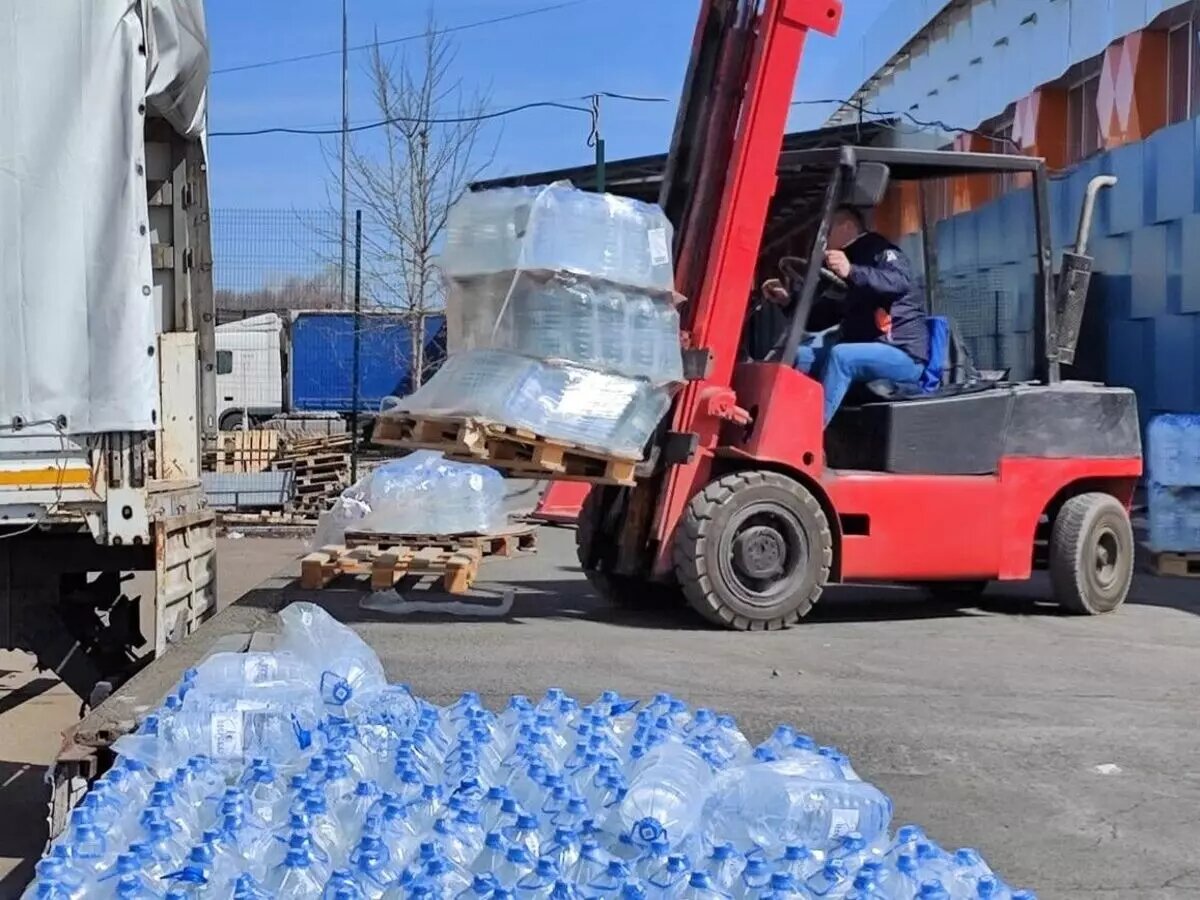 Из Ростовской области направили более 60 тонн питьевой воды жителям  Оренбуржья | Donday.ru | Дзен