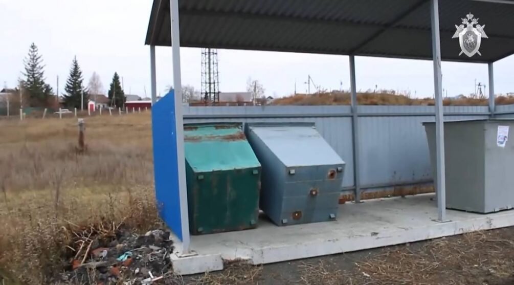Мусорный контейнер, в которой женщина выбросила малыша Фото: СУ СК по Омской области