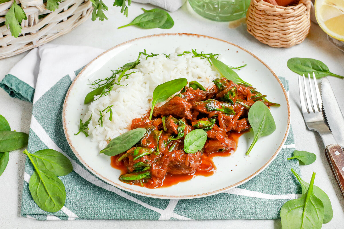  Гбома Десси - традиционный западноафриканский соус с говядиной и белоснежным рисом