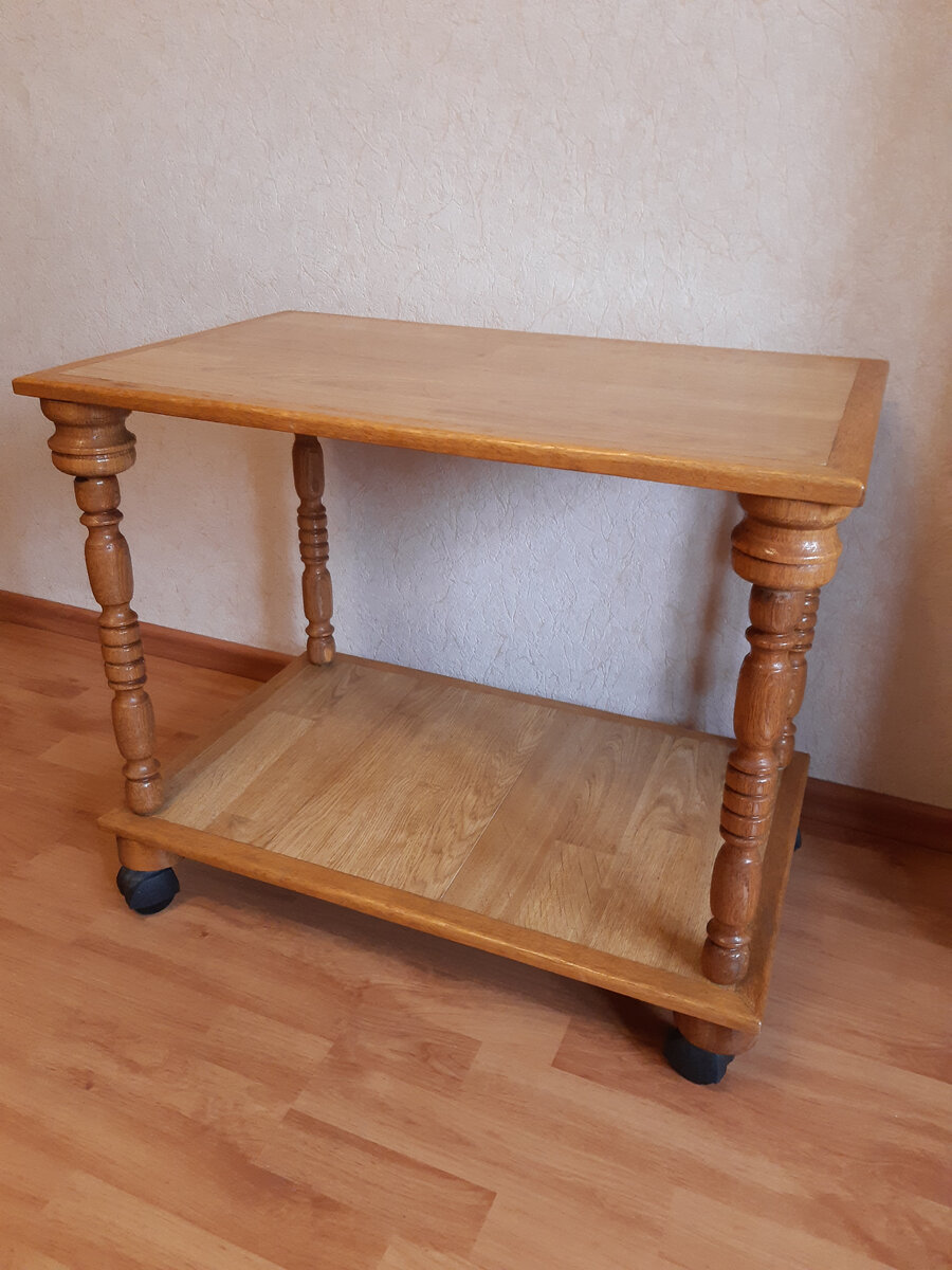 Столик из дуба