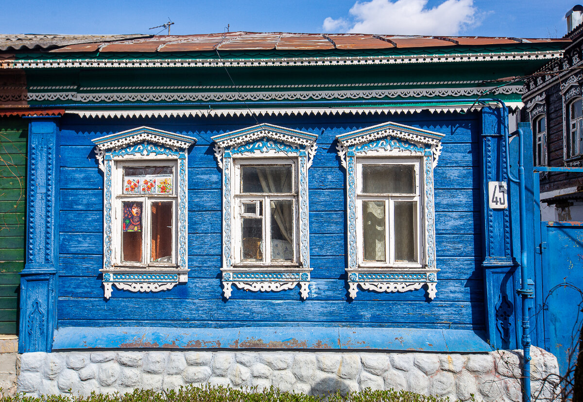 Деревянные домики и наличники. Бронницы, Московская область. Фото автора статьи 