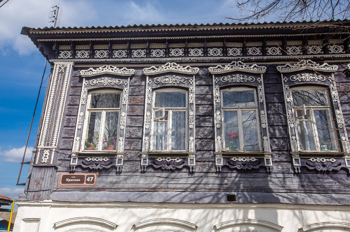 Деревянные домики и наличники. Бронницы, Московская область. Фото автора статьи  