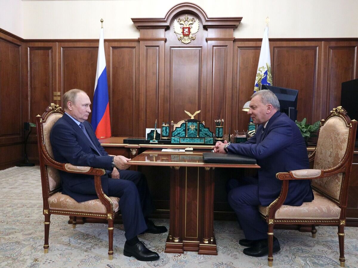    Президент РФ Владимир Путин и генеральный директор государственной корпорации по космической деятельности "Роскосмос" Юрий Борисов© РИА Новости / Михаил Климентьев