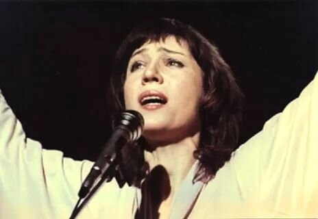 Елена Камбурова: "Вера в лучшее мне помогла преодолеть трудности."