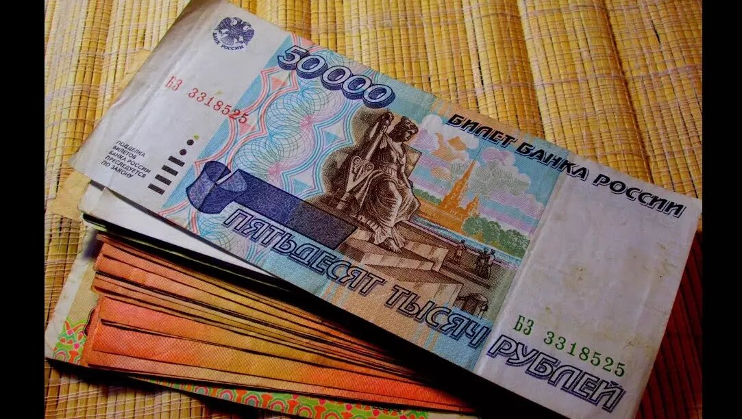     С мая экспортеры, возможно, освобождаются от требования по обязательной продаже валютной выручки. На этой почве возникли прогнозы о резком обесценивании национальной валюты — вплоть до девальвации в масштабах 90-х.