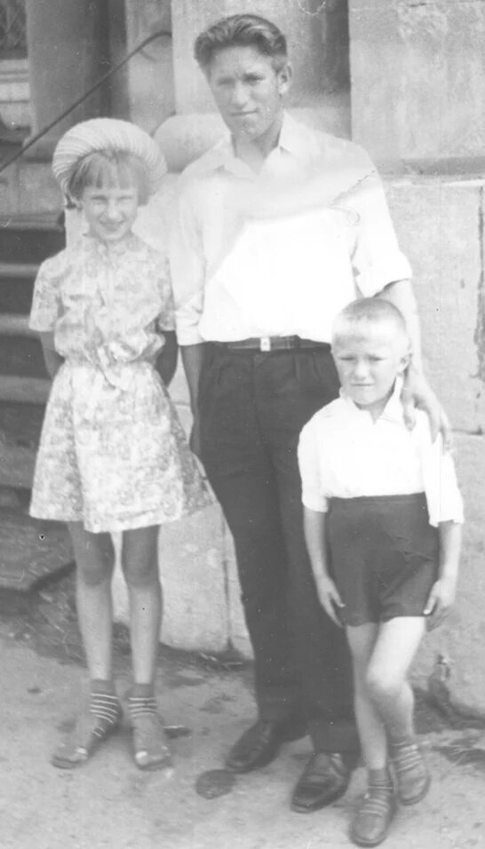 Фото сделано в начале 70-х. Семейный архив. тесть еще не подозревал, что станет моим тестем. В.С. Гулов. Царствие Ему небесное! Замечательным был у м тесть. 