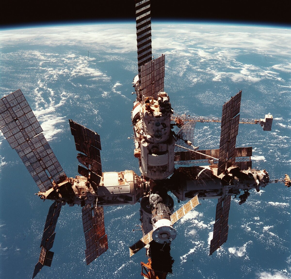 Космическая станция "Мир"