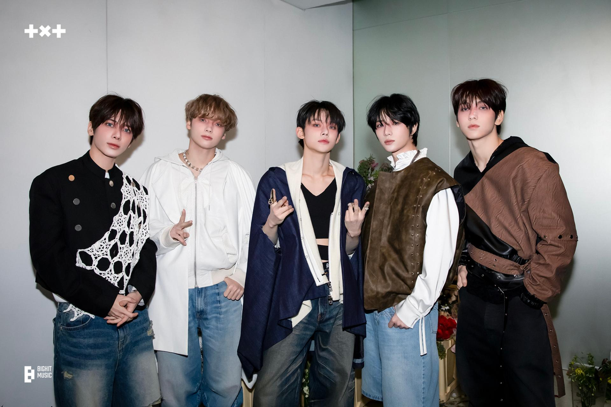 Группа Tomorrow x Together вернулась с 6-м мини-альбомом под названием minisode: Tomorrow, в котором ребята переосмыслили 5 лет своего предыдущего творчества.