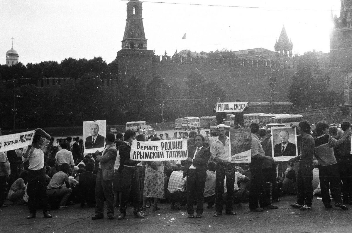 Учебники истории неоднократно подвергались переписыванию.