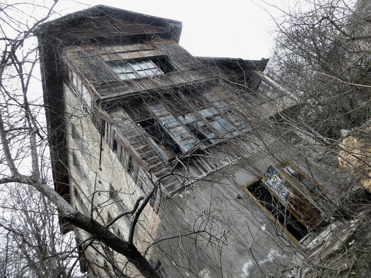 Страшилка в центре Железноводска. Фото 2019 года.