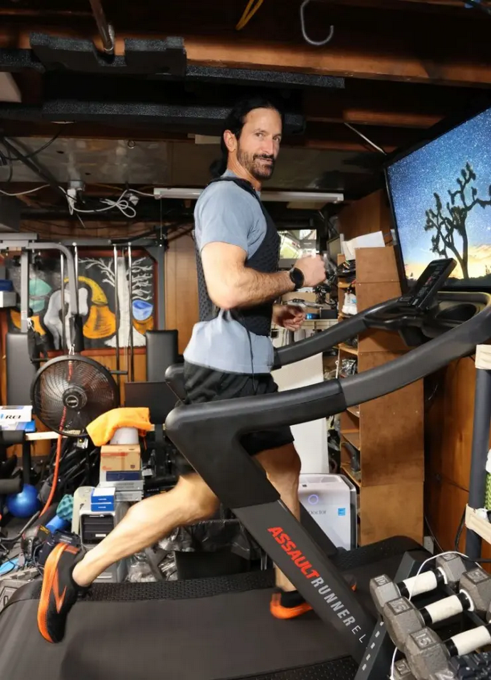 Дэйв принимает 158 добавок в день. Фото: NYP