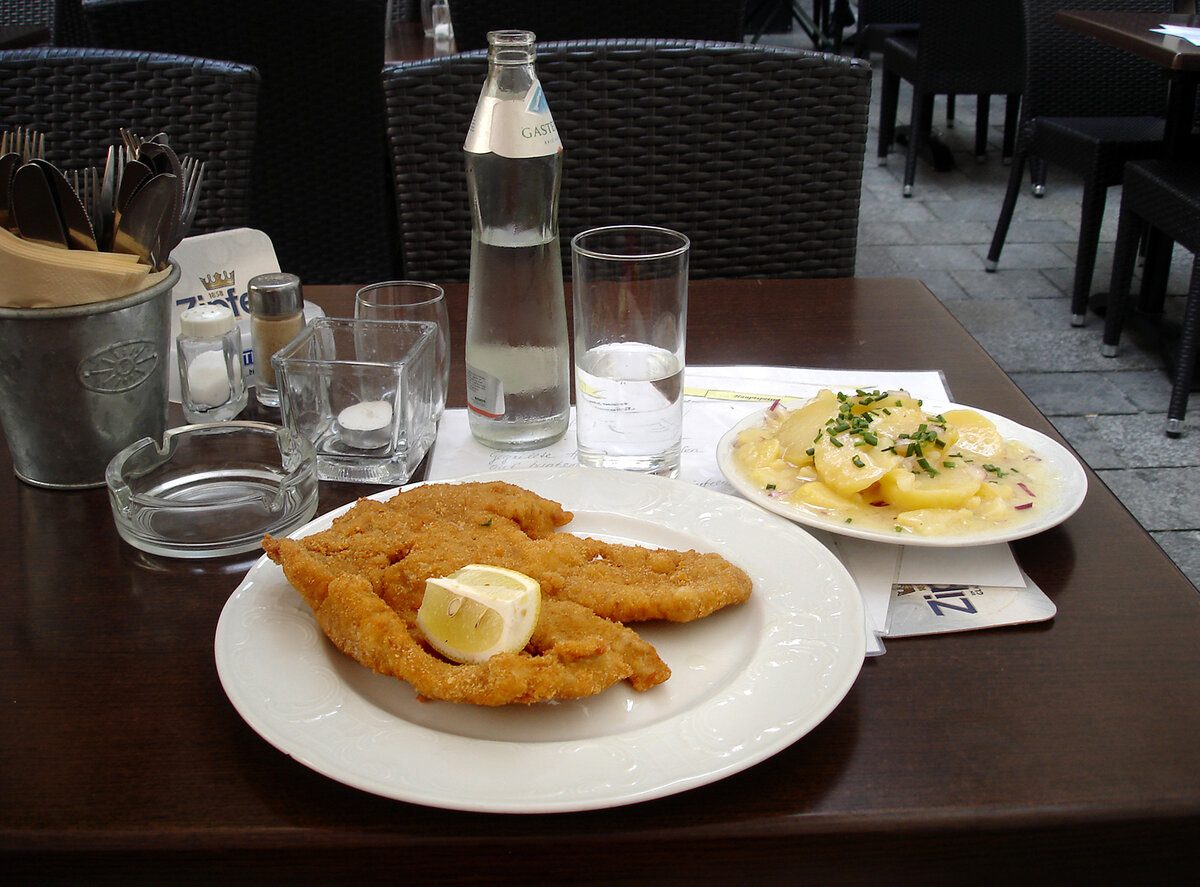 Вы когда-нибудь слышали "собираемся съездить на недельку в Германию  поесть чего-нибудь настоящего немецкого?" Похоже, с традиционной австрийской кухней картина аналогичная.-2