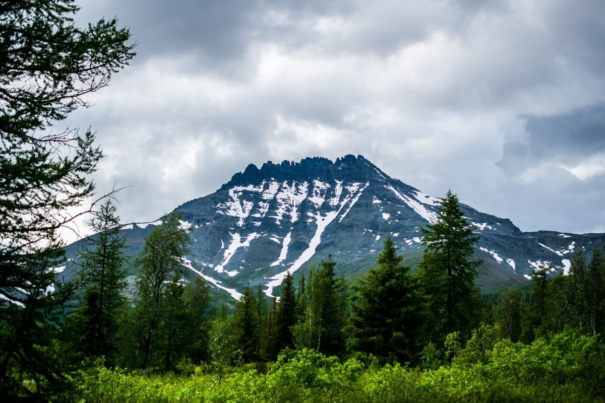 Покажи фото уральских гор Походы по Уралу: между Европой и Азией TRAVEL NOW - Путешествуй прямо сейчас Дзе