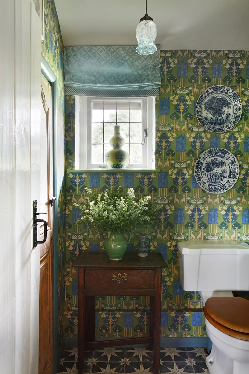 Даже и не скажешь, что это обычный деревенский туалет