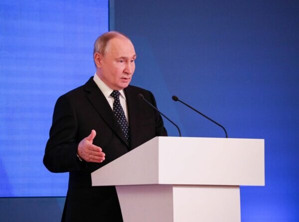    Владимир ПУТИН выступил перед участниками съезда
