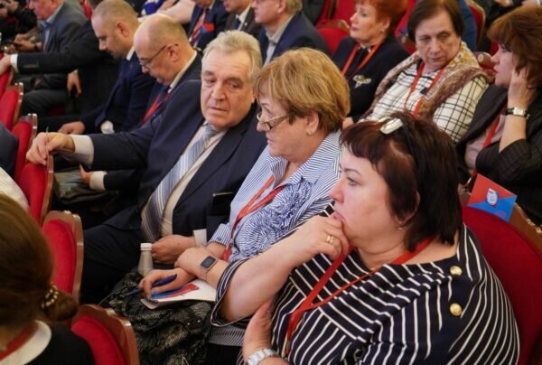    Делегаты от Общероссийского Профсоюза образования в Колонном зале