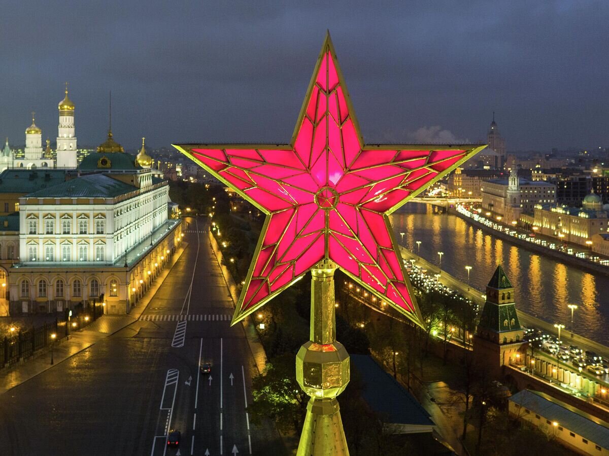    Звезда на Водовзводной башне Московского Кремля© РИА Новости / Алексей Дружинин/Антон Денисов/Пресс-служба президента России
