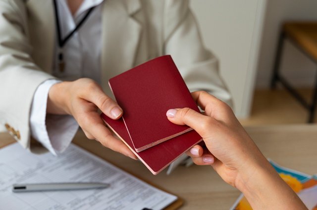    Какой штраф за просроченный паспорт в 2024 году?