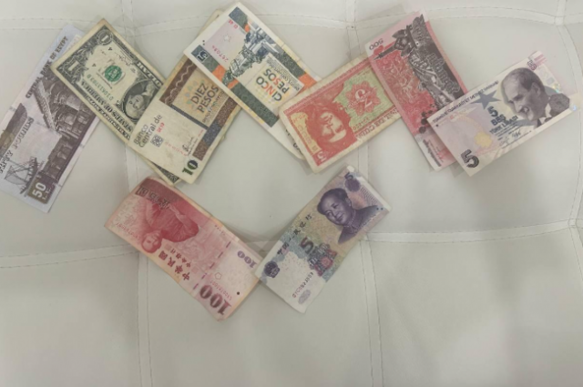    Коллекцию валюты из Камбоджи и США продают за 1 млн рублей в Новосибрске