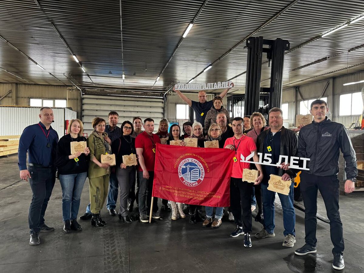 Делегация риелторов на заводе домостроения холдинга "Алтайлес"