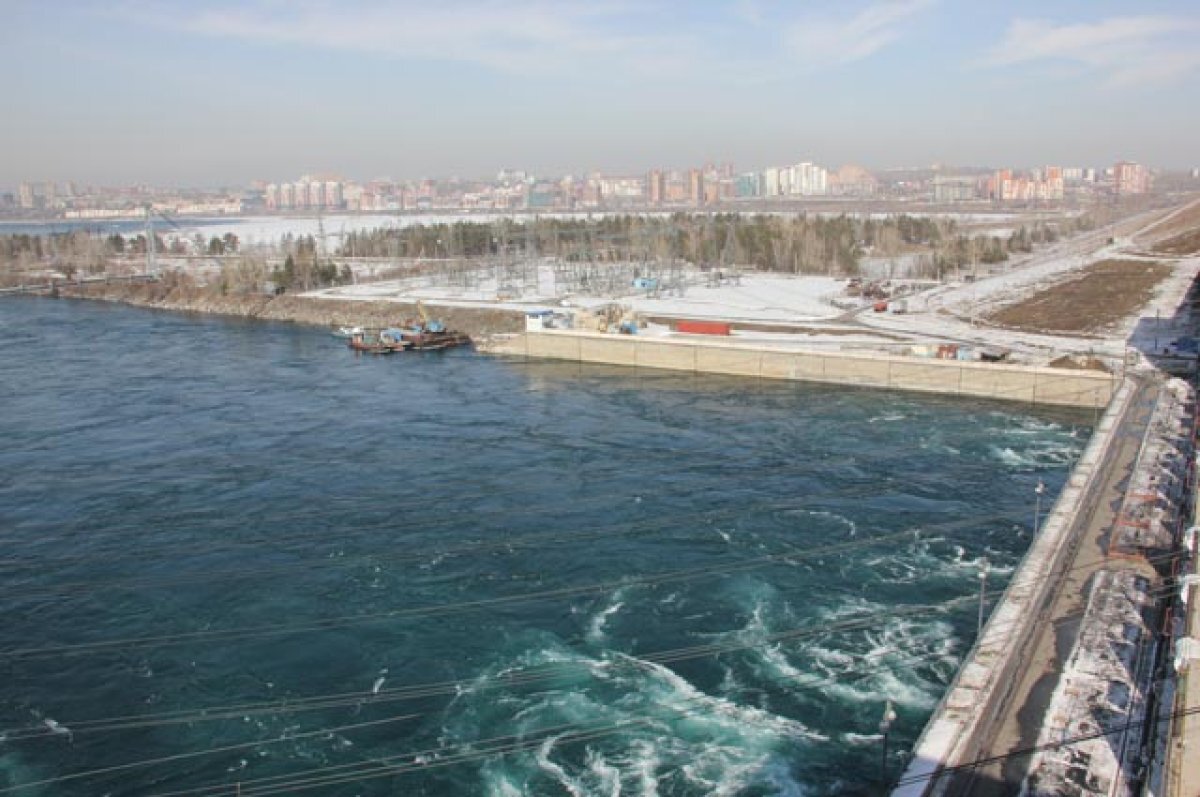    Сбросы на Иркутской ГЭС увеличили до 3 тысяч кубометров в секунду