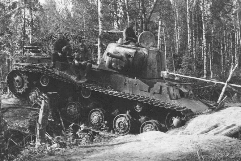 Танк КВ-1 производства ЛКЗ выпуска августа 1941 года №25