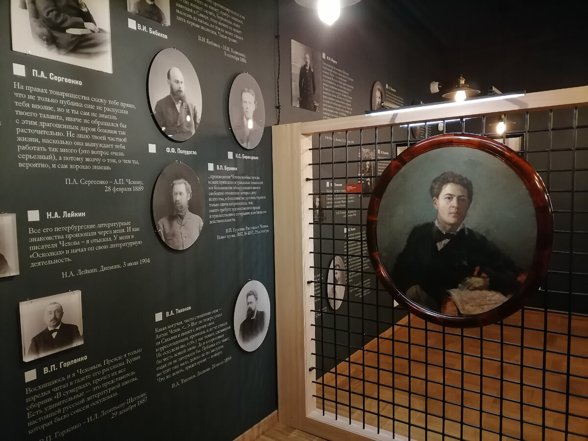 Тредно узнать в этом юноше на портрете, великого русского писателя! Брат был художником и благодаря ему мы можем наслаждаться малоизвестным изображением писателя