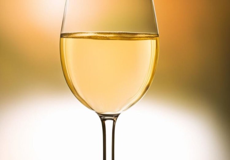    Почему вино отдает бензином