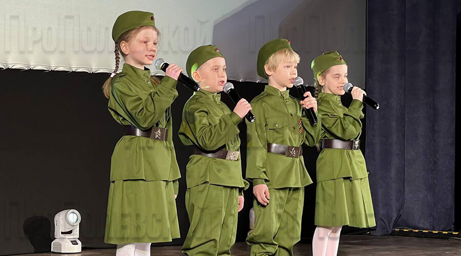Ребята из детского сада №49 «Серебряное копытце» исполнили песню «9 Мая». Фото предоставлено ГЦД «Азов» 