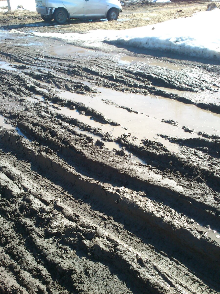 Это дорога от дома в центр деревни