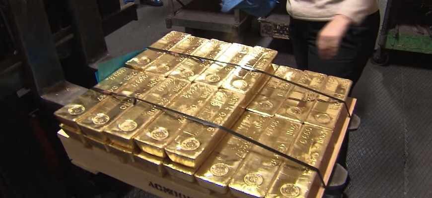 Полиция Канады заявила минувшей средой, что арестовано шесть человек, похитивших контейнер с золотом и валютой. Предстоит разыскать ещё четырех.-2