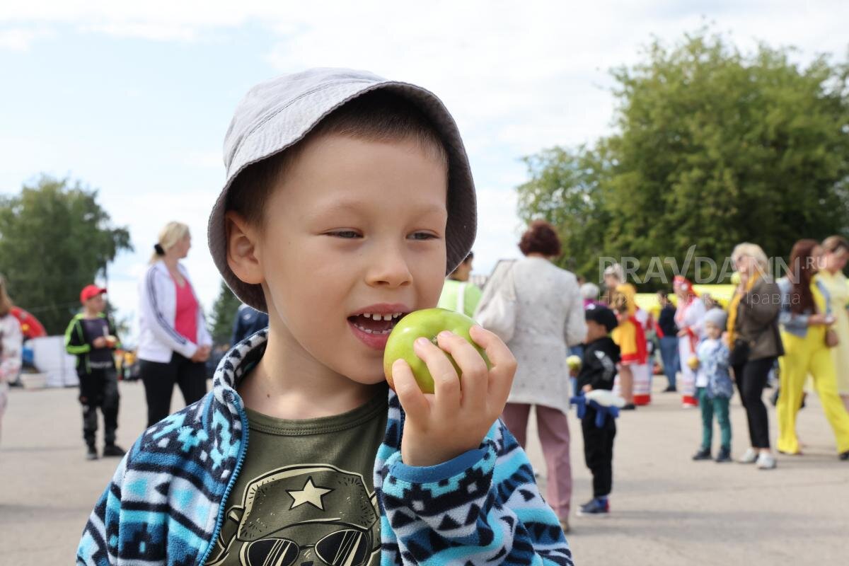   19 апреля нужно съесть много яблок, чтобы сохранить молодость и красоту