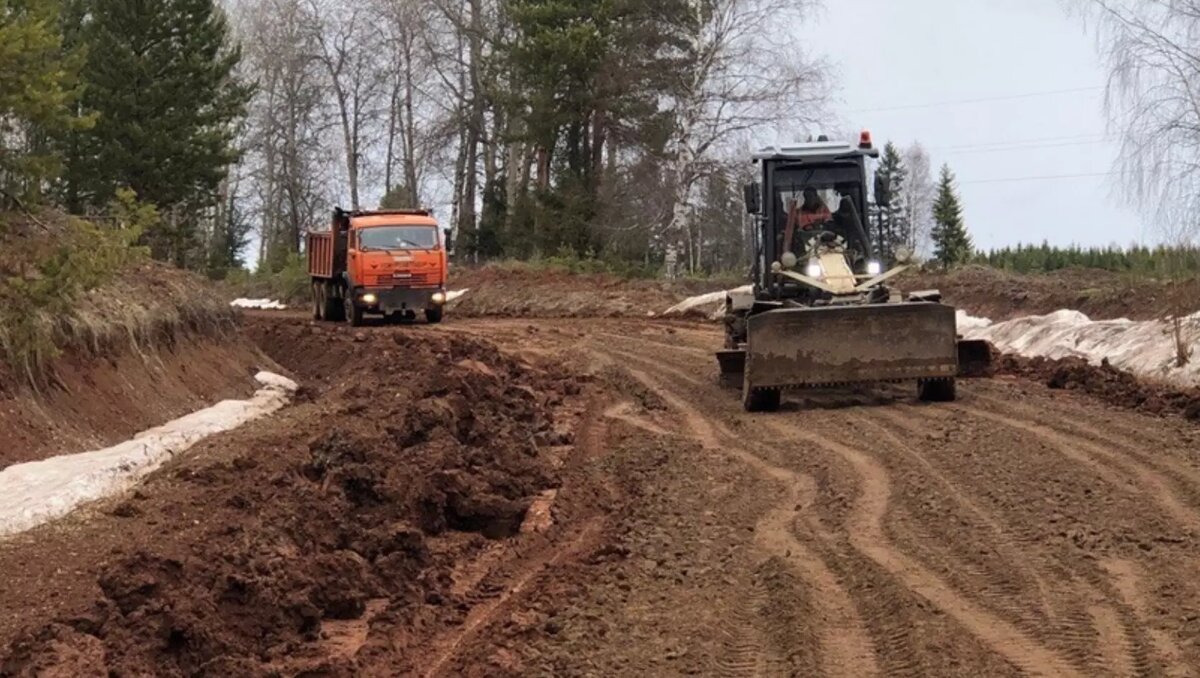 Школьный автобус застрял в грязи на дороге в Удмуртии | udm-info.ru | Дзен