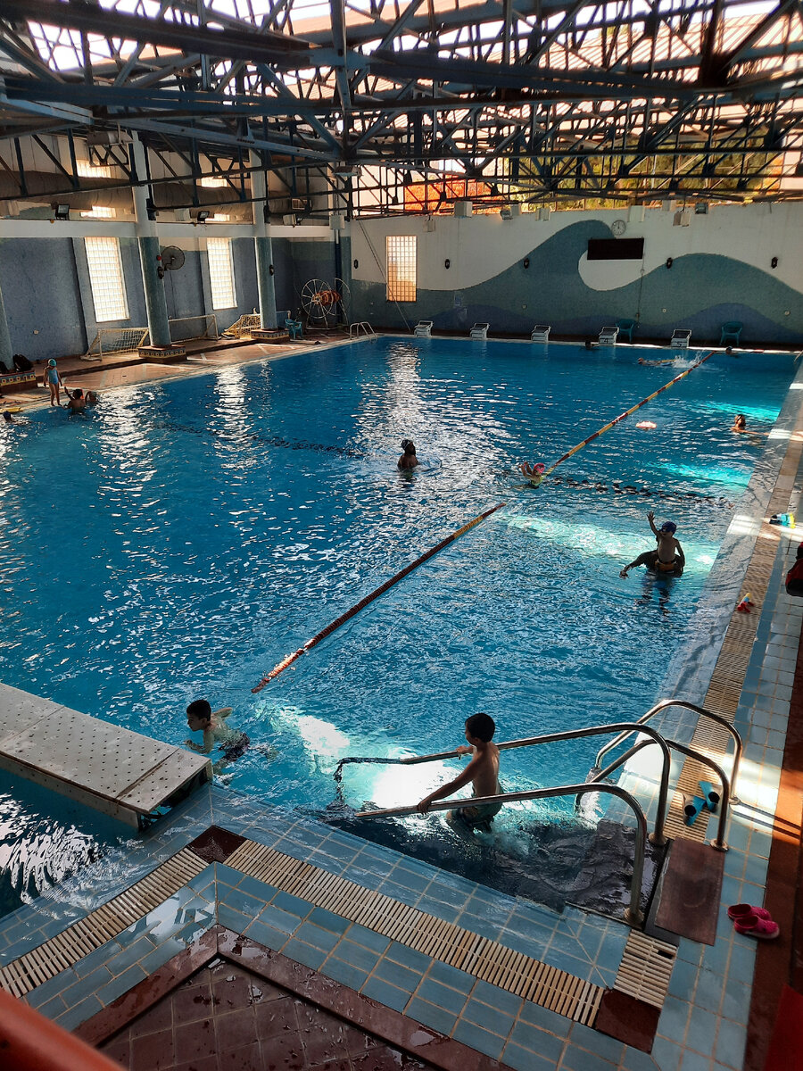Крытый бассейн в спортивном клубе Каира